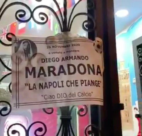lutto di Napoli per la morte di Maradona