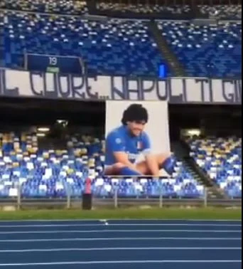 statua in onore di Maradona