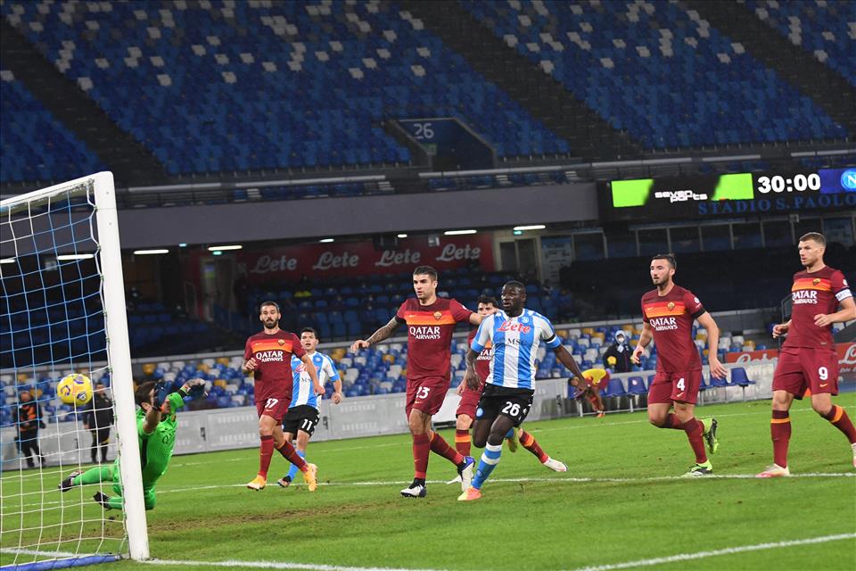 Napoli-Roma 4-0, pagelle / Il vento magico di Diego ha spirato e ispirato per 90 minuti sul San Paolo