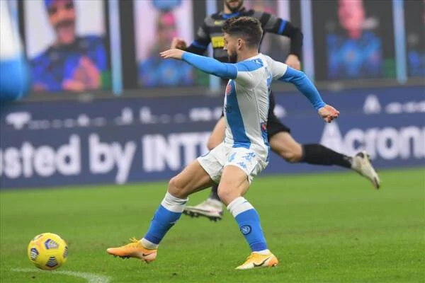 Gazzetta: Mertens pronto a subentrare in corsa contro la Fiorentina