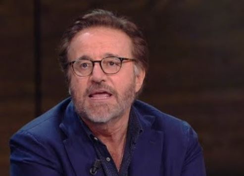 De Sica: «Con gli incassi dei 32 cinepanettoni con me e Boldi De Laurentiis si è comprato il Napoli» De Sica: «Con gli incassi dei 32 cinepanettoni con me e Boldi De Laurentiis si è comprato il Napoli»
