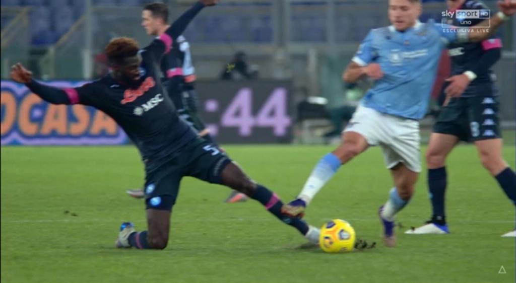 La moviola della Gazzetta: perché il Var non ha corretto Orsato? Il fallo di Immobile era da rosso La moviola della Gazzetta: perché il Var non ha corretto Orsato? Il fallo di Immobile era da rosso