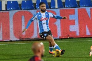 Il Napoli non è la Juventus e a Crotone vince facilmente (4-0) item-thumbnail