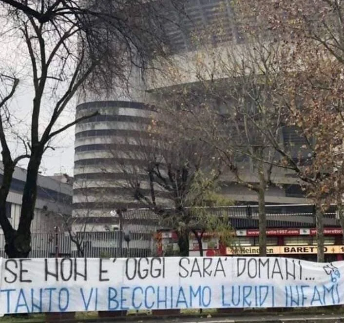 striscione contro i tifosi del Napoli