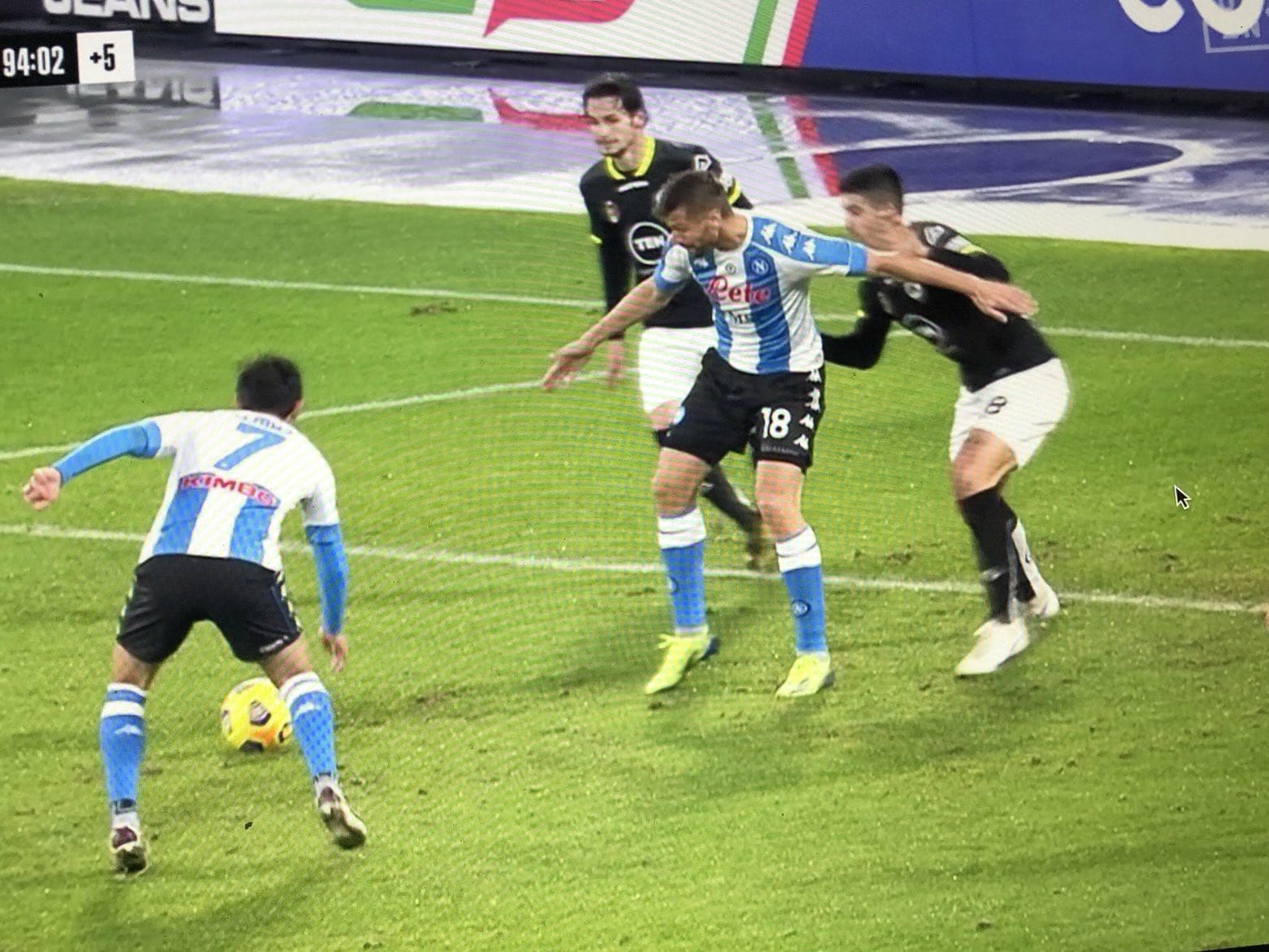Ziliani sfotte Llorente e il Napoli sprecone: “Prego, s’accomodi” “Grazie, non mi permetterei mai” Ziliani sfotte Llorente e il Napoli sprecone: “Prego, s’accomodi” “Grazie, non mi permetterei mai”