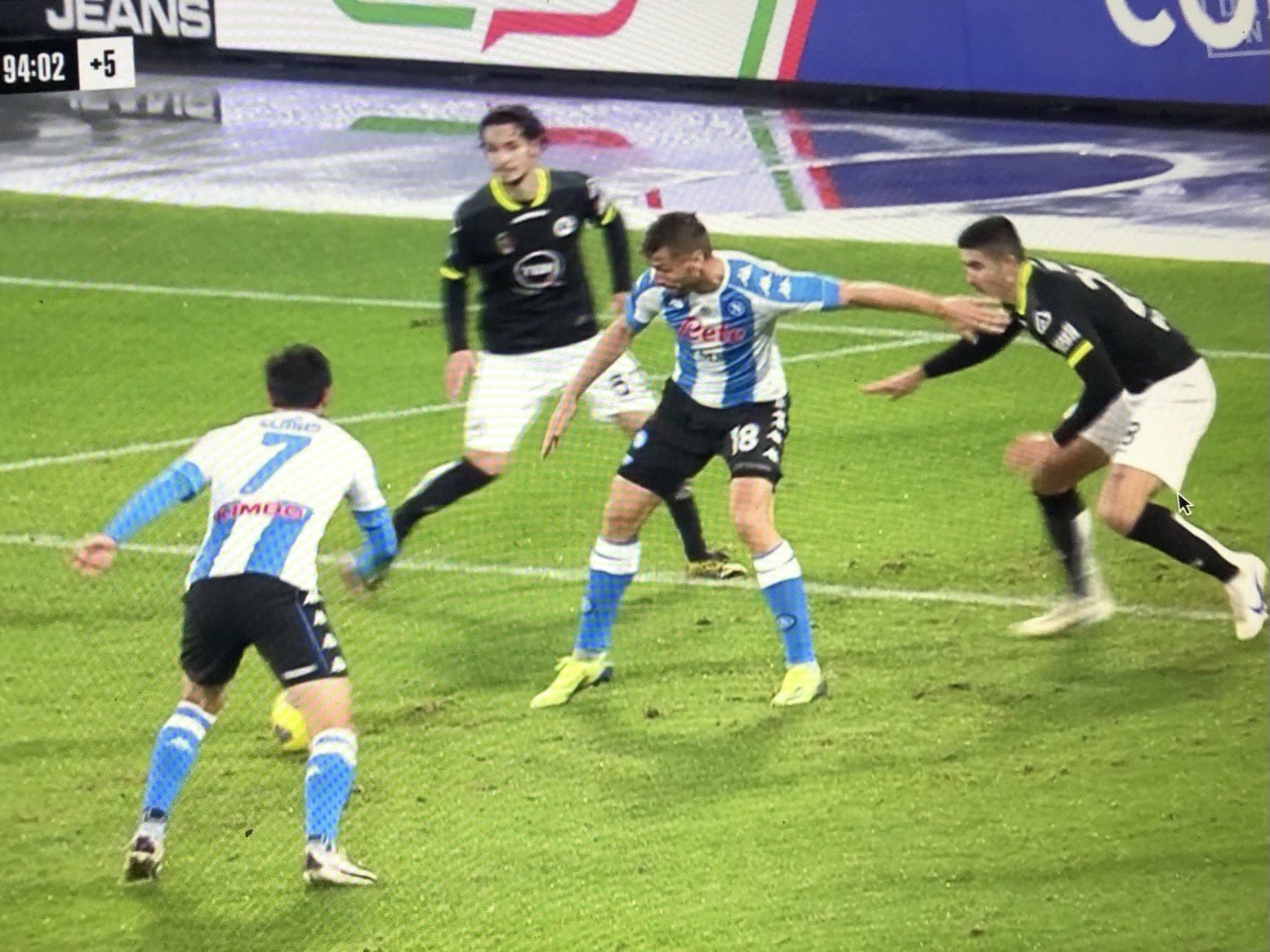 Condò: il Napoli davanti alterna un plotone di attaccanti ansiosi di passarla anziché tirare Condò: il Napoli davanti alterna un plotone di attaccanti ansiosi di passarla anziché tirare