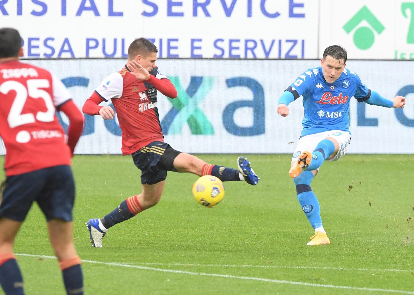 Il Cagliari batte il Parma 4-3.