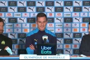 Infortunio al ginocchio per Milik, rischia di saltare gli Europei item-thumbnail