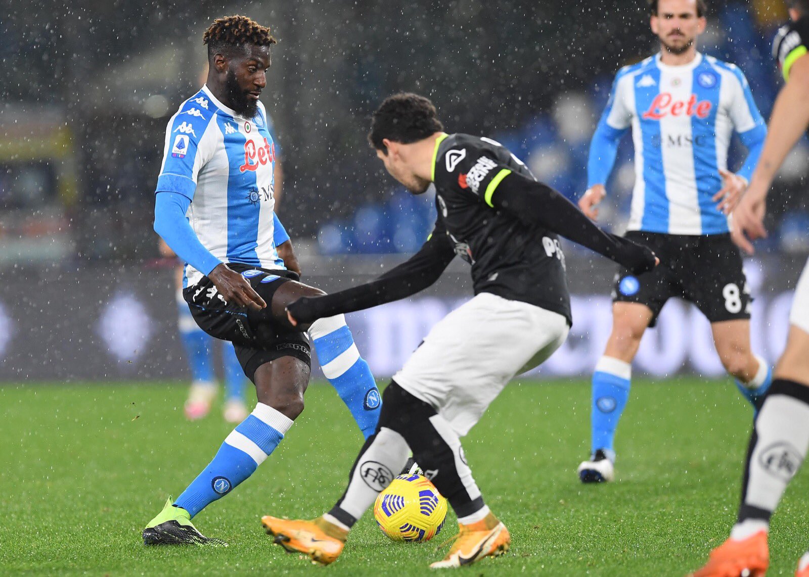 Il Napoli: “Più di venti tiri in porta, una vagonata di occasioni, ma vince lo Spezia” Il Napoli: “Più di venti tiri in porta, una vagonata di occasioni, ma vince lo Spezia”