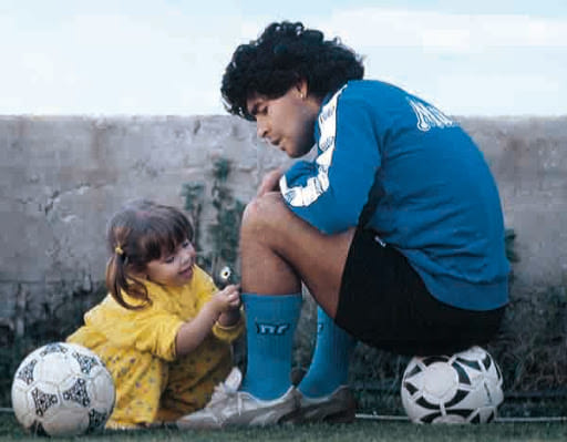 La vita “impossibile” di Dalma la bambina che mise le margherite nei calzini di Maradona