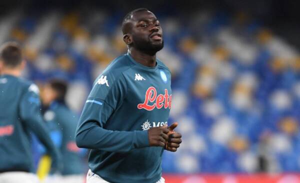 Si ferma Koulibaly: infortunio muscolare al polpaccio