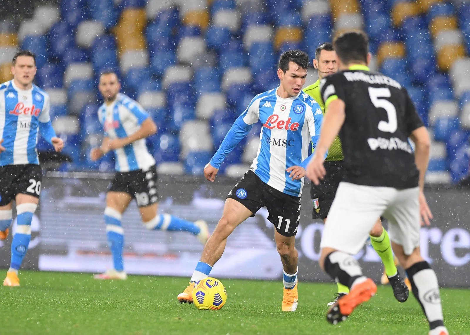 Lozano prepara le calze