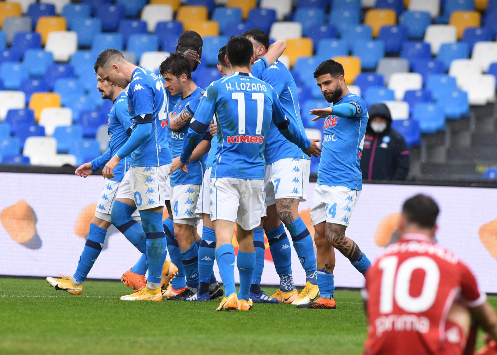 Il Napoli tira e segna (6-0 alla Fiorentina), la miglior vittoria possibile in vista della Supercoppa