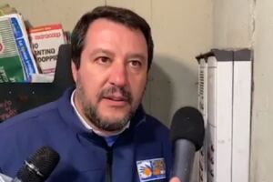 Aveva ragione Salvini. Arrestati per spaccio gli abitanti della casa di Bologna cui citofonò item-thumbnail