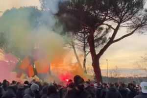 Lazio-Roma, primo derby senza pubblico, ma i tifosi incitano le squadre item-thumbnail