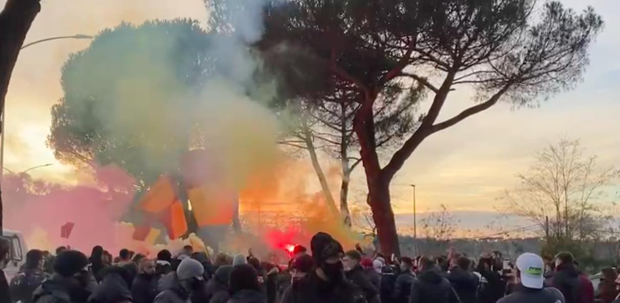 Lazio-Roma, primo derby senza pubblico, ma i tifosi incitano le squadre