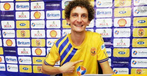 «In Uganda mi insultano perché sono bianco. Capisco i calciatori neri in Serie A» «In Uganda mi insultano perché sono bianco. Capisco i calciatori neri in Serie A»