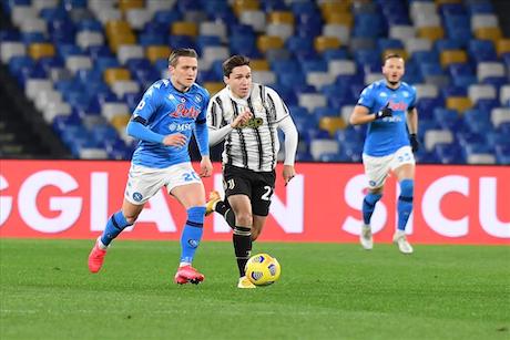 C’è solo Chiesa al centro del villaggio Juve. Il Torino strappa un pari d’oro per il Napoli