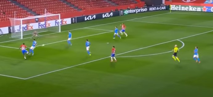Sul gol del Granada, Lobotka s’è fatto bruciare sullo scatto dall’arbitro (VIDEO) Sul gol del Granada, Lobotka s’è fatto bruciare sullo scatto dall’arbitro (VIDEO)