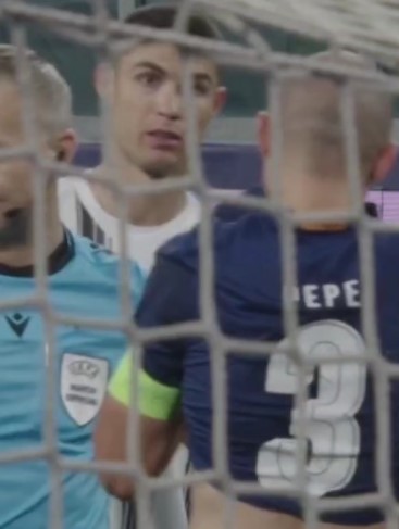 Ronaldo a Pepe infortunato: «Torna in campo, che vinco io». Pepe torna in campo e lo elimina (VIDEO)