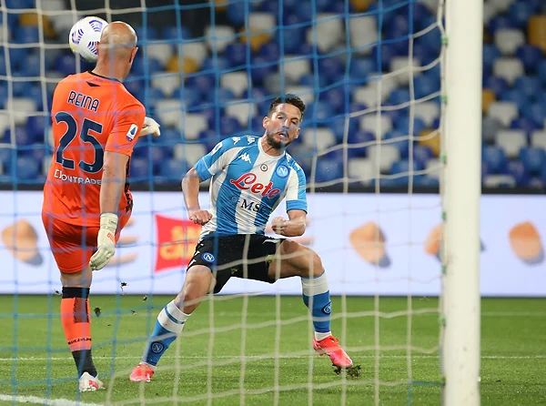 l'operazione alla spalla toglie mertens dal mercato