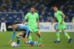 Cataldi: «Sarri chiede sempre molto. Andremo a Napoli per imporre il nostro gioco» item-thumbnail
