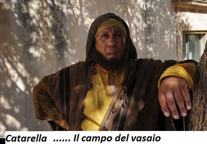 Dialogo tra Montalbano e Catarella sulle processioni pasquali penitenziali Dialogo tra Montalbano e Catarella sulle processioni pasquali penitenziali