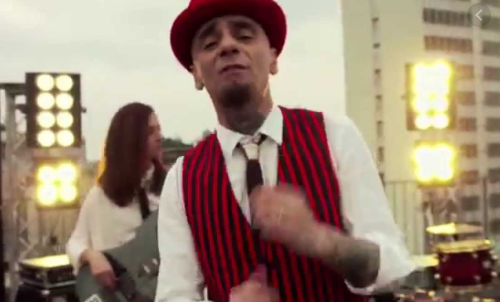 J-Ax: «Sfatiamo un mito, a Milano è pieno di gente che non fa un cazzo, c’è la socialità obbligata» J-Ax: «Sfatiamo un mito, a Milano è pieno di gente che non fa un cazzo, c’è la socialità obbligata»