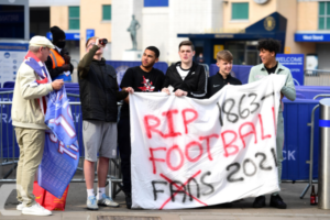 I tifosi del Chelsea protestano contro la Superlega a Stamford Bridge item-thumbnail