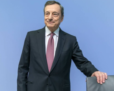 Draghi: «Da metà maggio entrerà in vigore il pass verde per viaggiare in Italia»