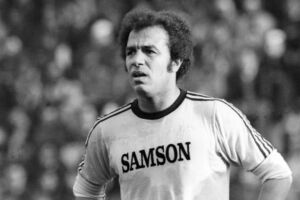 «Provavo a sbianchirmi la pelle col sapone per ore. Questo era fare il calciatore nero in Germania» item-thumbnail
