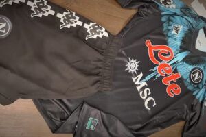 Alle 10 sul web la presentazione della maglia del Napoli firmata Kappa e Burlon item-thumbnail