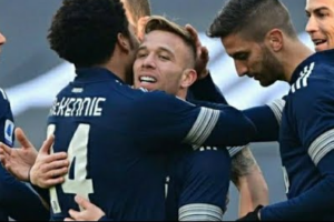 Repubblica: sfuriata di Nedved e Paratici ai tre “festaioli”, poi costretti da Pirlo ai giri di campo punitivi item-thumbnail