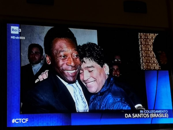 Pelè: «Il migliore tra me e Maradona? Per Dio siamo tutti uguali» Pelè: «Il migliore tra me e Maradona? Per Dio siamo tutti uguali»