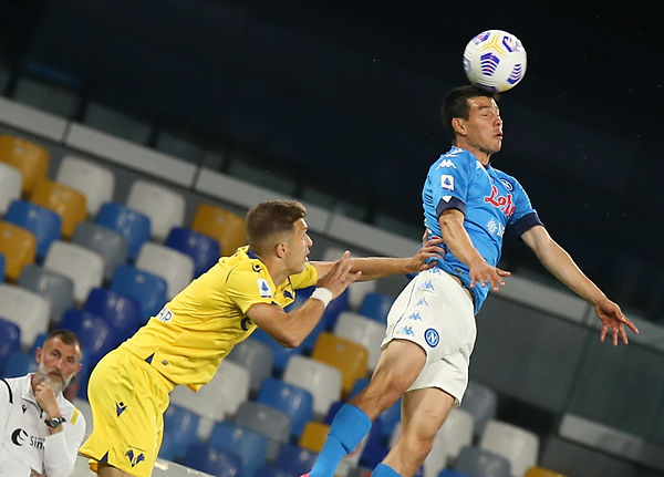 Il Napoli: le condizioni di Lozano non destano preoccupazioni Il Napoli: le condizioni di Lozano non destano preoccupazioni