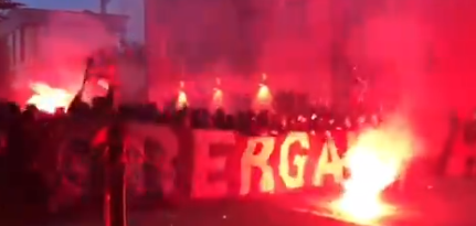 Coppa Italia, i tifosi dell’Atalanta scatenati davanti all’hotel che ospita la squadra di Gasperini