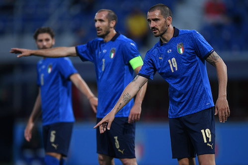 L’Equipe: Bonucci e Chiellini 70 anni in due e in declino, l’Italia si affida ancora a loro