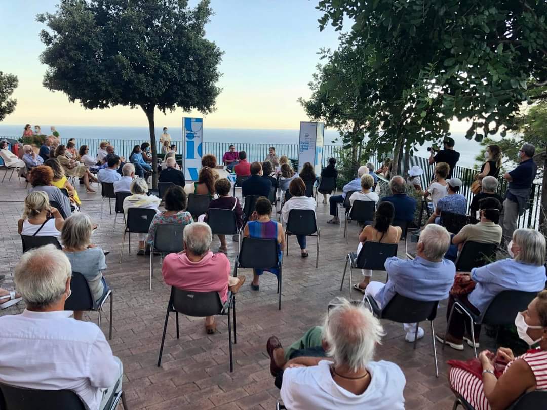 Le Conversazioni, a Capri torna il festival di Antonio Monda e Davide Azzolini Le Conversazioni, a Capri torna il festival di Antonio Monda e Davide Azzolini