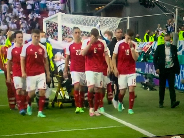 Corsetti: «Eriksen è vivo per miracolo, è fuori luogo parlare di ritorno in campo» Corsetti: «Eriksen è vivo per miracolo, è fuori luogo parlare di ritorno in campo»
