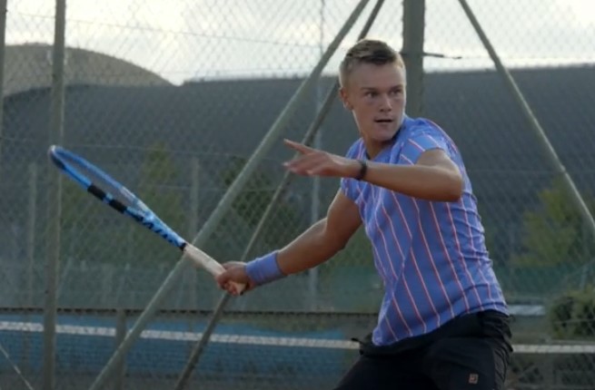“Giochi come un frocio!”, e la promessa del tennis danese finisce sotto inchiesta per omofobia (VIDEO)