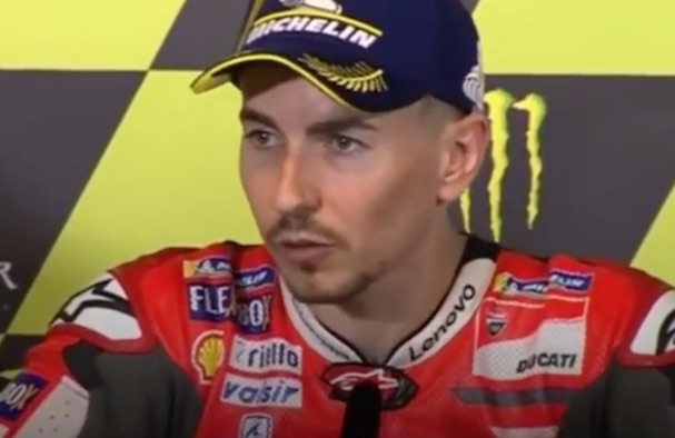 Jorge Lorenzo: «Mio padre come Hitler, la moto era solo un mezzo per vincere nella vita» Jorge Lorenzo: «Mio padre come Hitler, la moto era solo un mezzo per vincere nella vita»