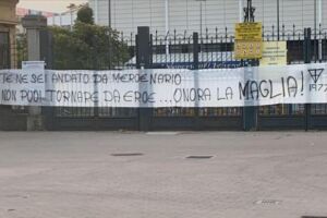 I tifosi del Parma a Buffon: “Te ne sei andato da mercenario, non puoi tornare da eroe” item-thumbnail