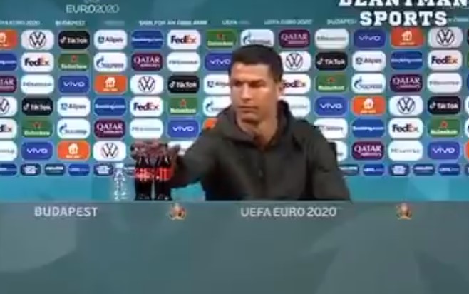 Ronaldo rifiuta la Coca Cola, Pogba toglie la Heineken: che succede alle star del calcio? Ronaldo rifiuta la Coca Cola, Pogba toglie la Heineken: che succede alle star del calcio?