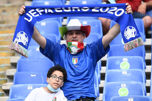 L’Italia la unisci solo con il pallone e con i lockdown