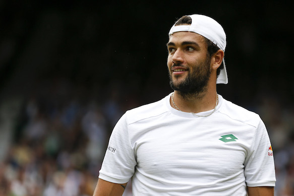 Berrettini è tornato. Ha battuto in cinque set l’enfant prodige Alcaraz nemico dei barbieri