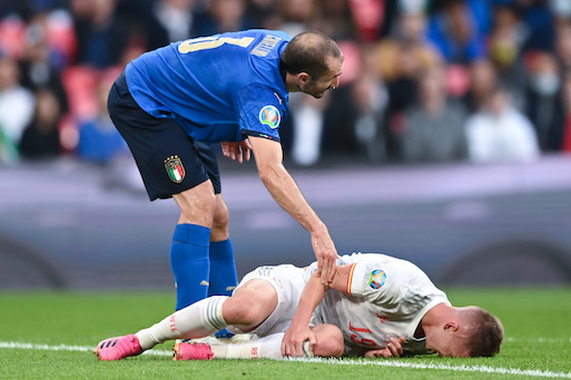 Dani Olmo rapinato a Valencia mentre era in vacanza, all’uscita dal barbiere