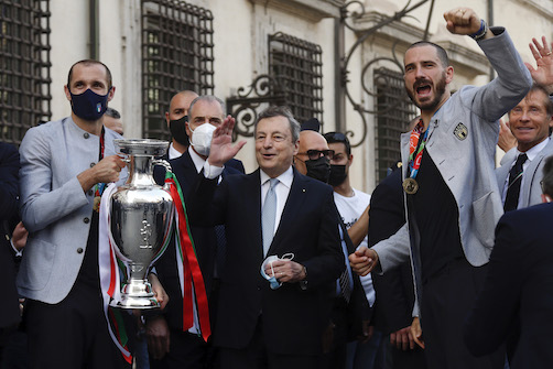 Draghi di fronte alla minaccia di Bonucci: «Con quella Coppa possono fare quello che vogliono»