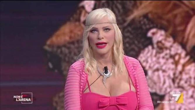 Ilona Staller: «Sono una brava scacchista, in Italia non si sanno tante cose su di me» Ilona Staller: «Sono una brava scacchista, in Italia non si sanno tante cose su di me»