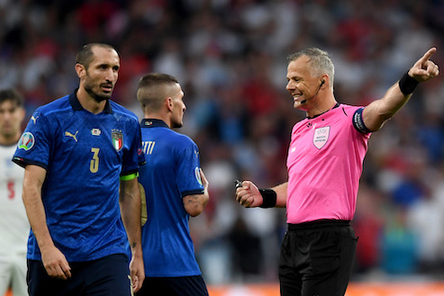 Kuipers, ovvero anche gli arbitri hanno la passerella d’addio: la supercoppa d’Olanda