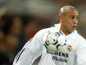 Roberto Carlos: «Al Real nascondevamo birra e vino nelle borse. Era sempre una festa» Roberto Carlos: «Al Real nascondevamo birra e vino nelle borse. Era sempre una festa»